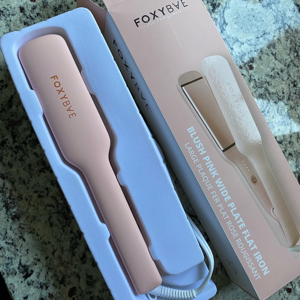 Foxybae Blush Flat Iron Straightener